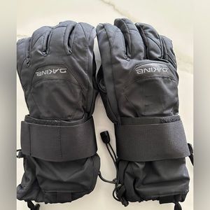 Dakine wrist guard gloves